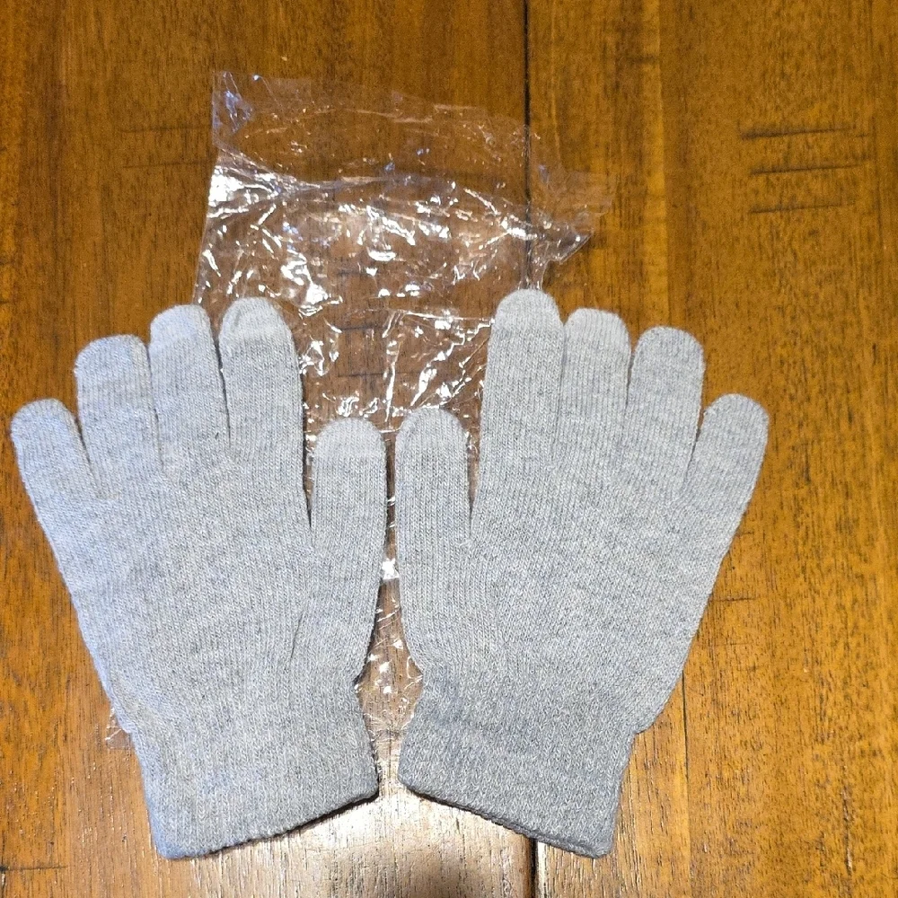 Gray Knit Gloves